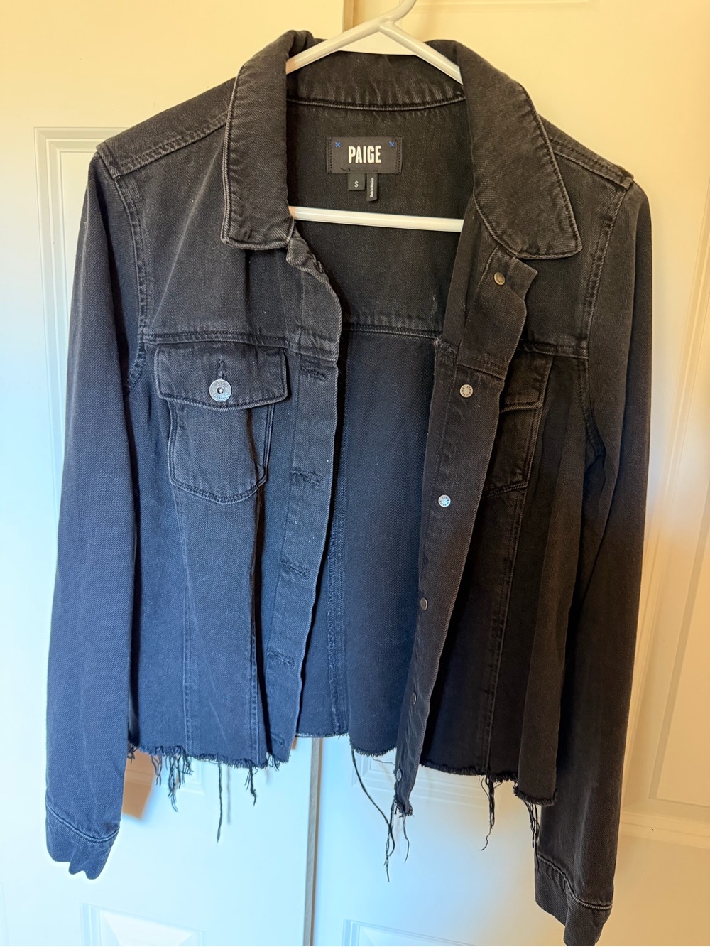 PAIGE Blythe Dark Onyx Black Denim Cropped Jacket Raw Hem Size S